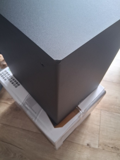 Subwoofer aktywny czarny Teufel T 10 Nowy z defektem